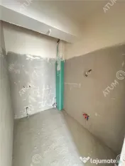Apartament 3 camere balcon terasa parcare boxa zona Brana Se 