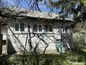 Casă de vânzare în zona Câmpulung înconjurată de na... 
