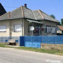 Casă țărănească cu 242 mp utili și teren de 1315 mp, M