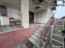 Casă cu 3 camere și un teren de 700 mp