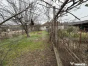 Casă cu 3 camere și un teren de 700 mp 