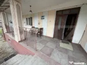 Casă cu 3 camere și un teren de 700 mp 