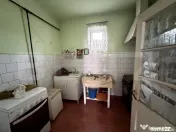 Casă cu 3 camere și un teren de 700 mp 