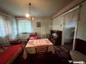 Casă cu 3 camere și un teren de 700 mp 