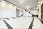 Casa moderna cu 210 mp utili, terase inchise si finisaje pre 
