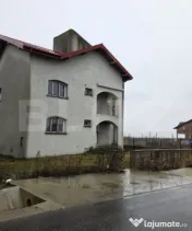 Casă de vânzare, 343 mp, zona Lazuri 