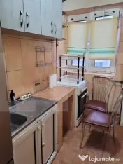Apartament 3 camere,in zona linistita,etaj 2 