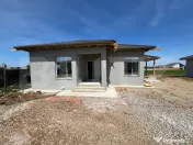 Casa individuala Santandrei cu placa de beton si gard imprej 