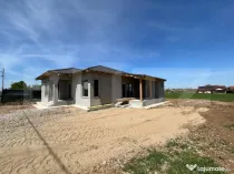 Casa individuala Santandrei cu placa de beton si gard imprej