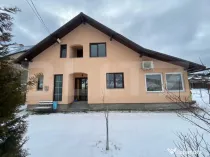 Casă de vânzare în Dorna Candrenilor disponibilă imediat