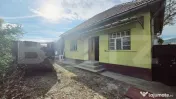 Casa individuala cu 2 camere, 740 mp teren, B dul Revolutiei 