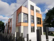 Investitie - Casă tip duplex, spațiu comercial și garaj - 