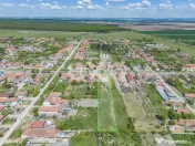 Spațiu Comercial + teren cu izvor de apă minerală în Bac 