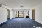 Spațiu Comercial + teren cu izvor de apă minerală în Bac