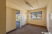 Spațiu Comercial + teren cu izvor de apă minerală în Bac