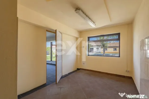 Spațiu Comercial + teren cu izvor de apă minerală în Bac