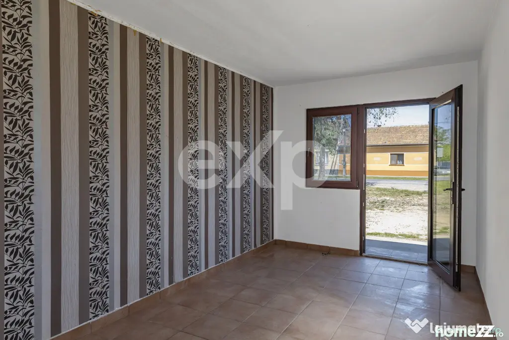 Spațiu Comercial + teren cu izvor de apă minerală în Bac