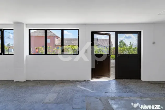 Spațiu Comercial + teren cu izvor de apă minerală în Bac