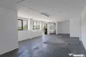 Spațiu Comercial + teren cu izvor de apă minerală în Bac