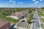 Spațiu Comercial + teren cu izvor de apă minerală în Bac