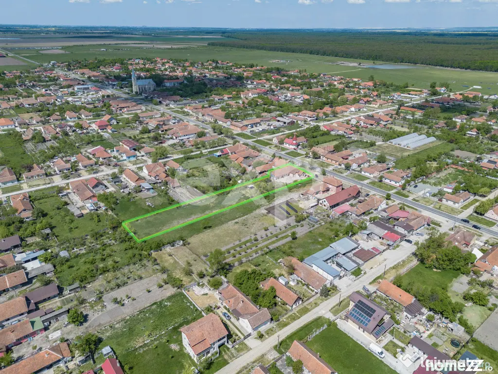 Spațiu Comercial + teren cu izvor de apă minerală în Bac