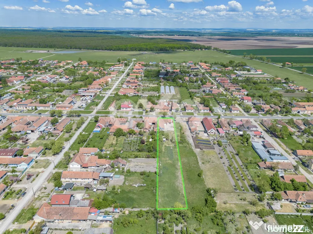 Spațiu Comercial + teren cu izvor de apă minerală în Bac