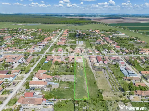 Spațiu Comercial + teren cu izvor de apă minerală în Bac