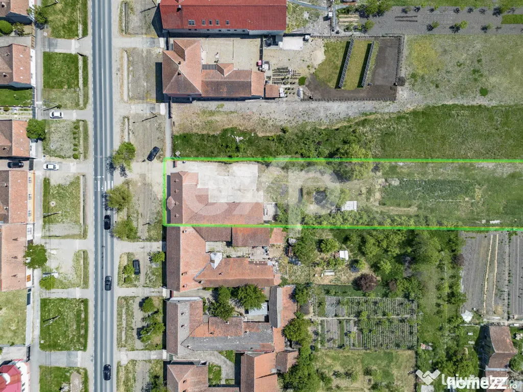 Spațiu Comercial + teren cu izvor de apă minerală în Bac