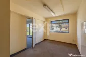 Spațiu Comercial + teren cu izvor de apă minerală în Bac 