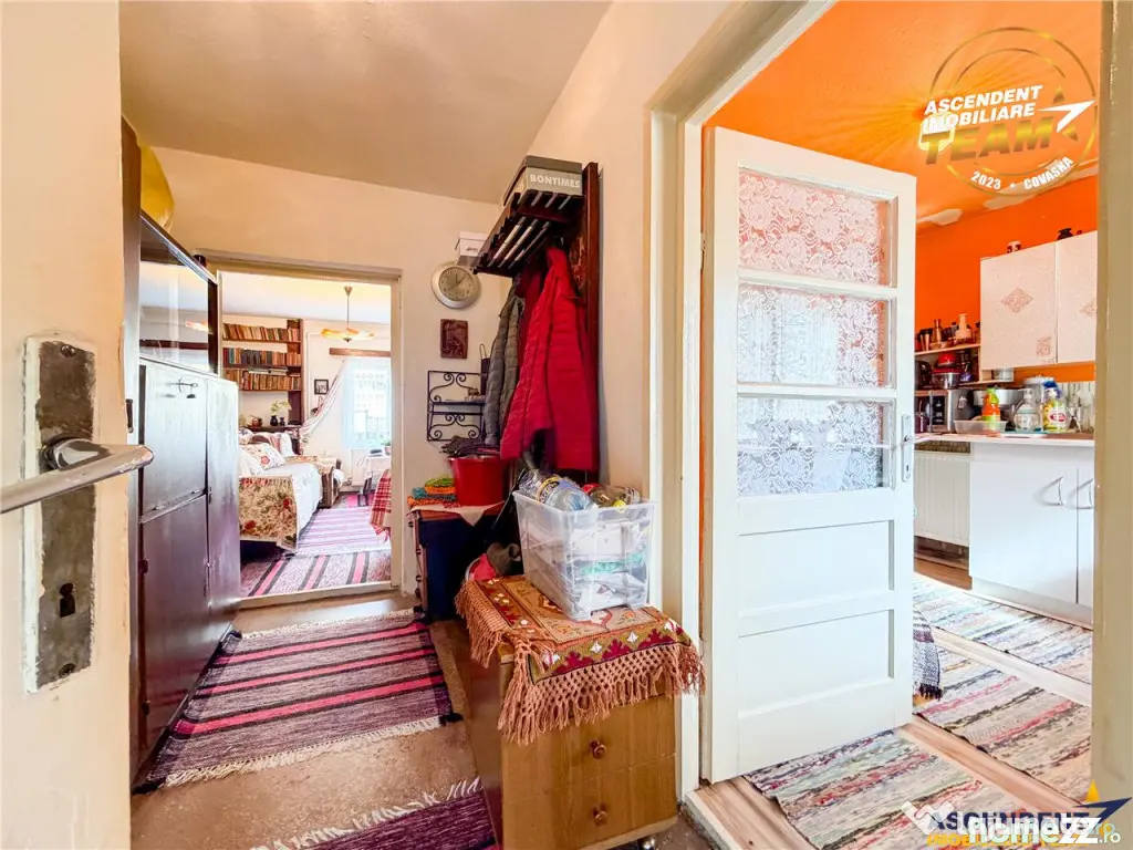 Casa traditionala, cu 709 mp teren intravilan zona apreciabi
