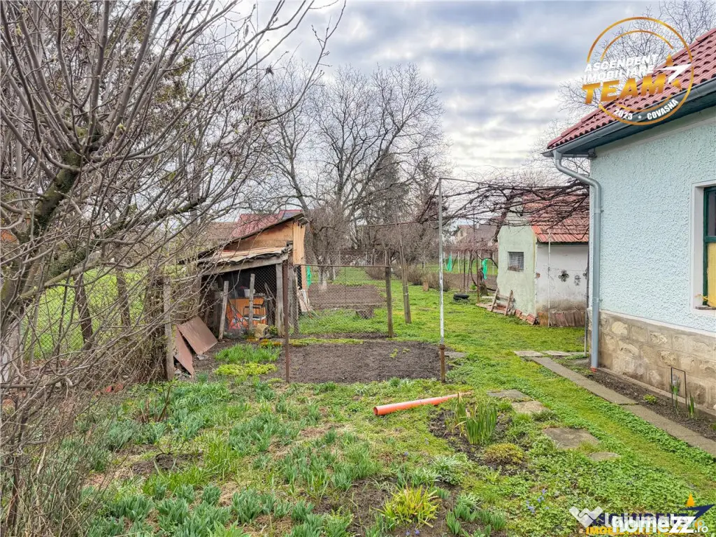 Casa traditionala, cu 709 mp teren intravilan zona apreciabi