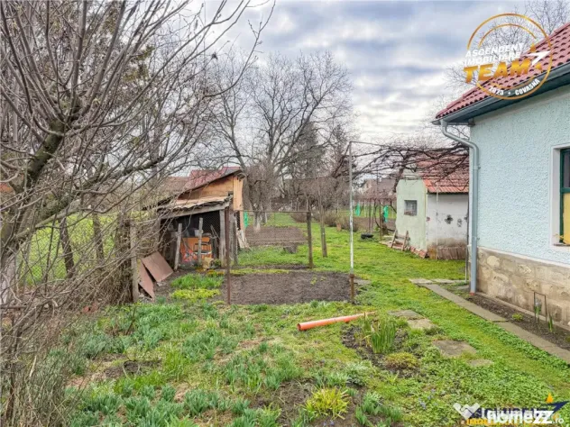 Casa traditionala, cu 709 mp teren intravilan zona apreciabi