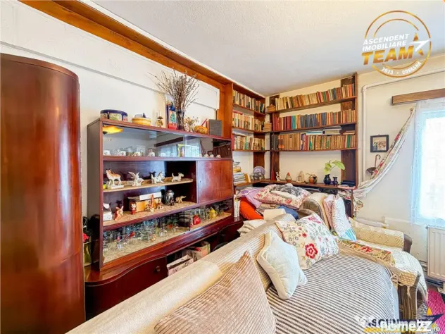 Casa traditionala, cu 709 mp teren intravilan zona apreciabi