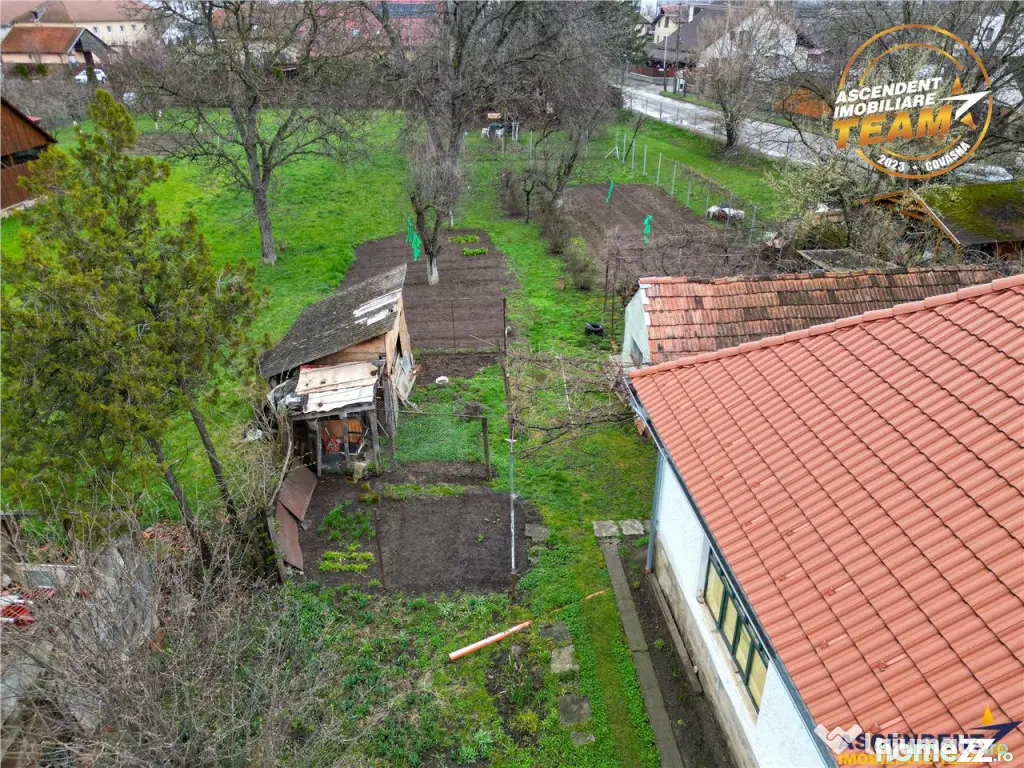 Casa traditionala, cu 709 mp teren intravilan zona apreciabi