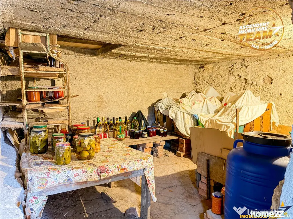 Casa traditionala, cu 709 mp teren intravilan zona apreciabi