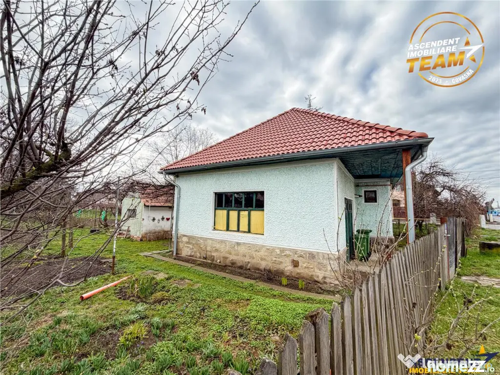 Casa traditionala, cu 709 mp teren intravilan zona apreciabi