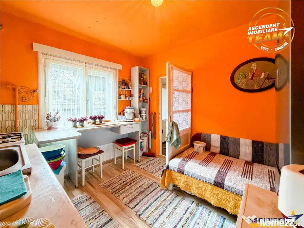 Casa traditionala, cu 709 mp teren intravilan zona apreciabi