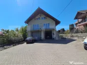Casă modernă P+2 de vânzare în Reghin, cu garaj și curt 
