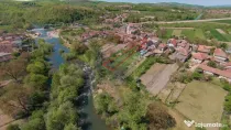 Casă rustică pe malul Crișului Repede, de vânzare, Va...