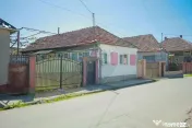 Casă rustică pe malul Crișului Repede, de vânzare, Va...