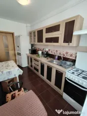 Apartament 2 camere decomandat, 57 mp cu parcare, zona Sub C 