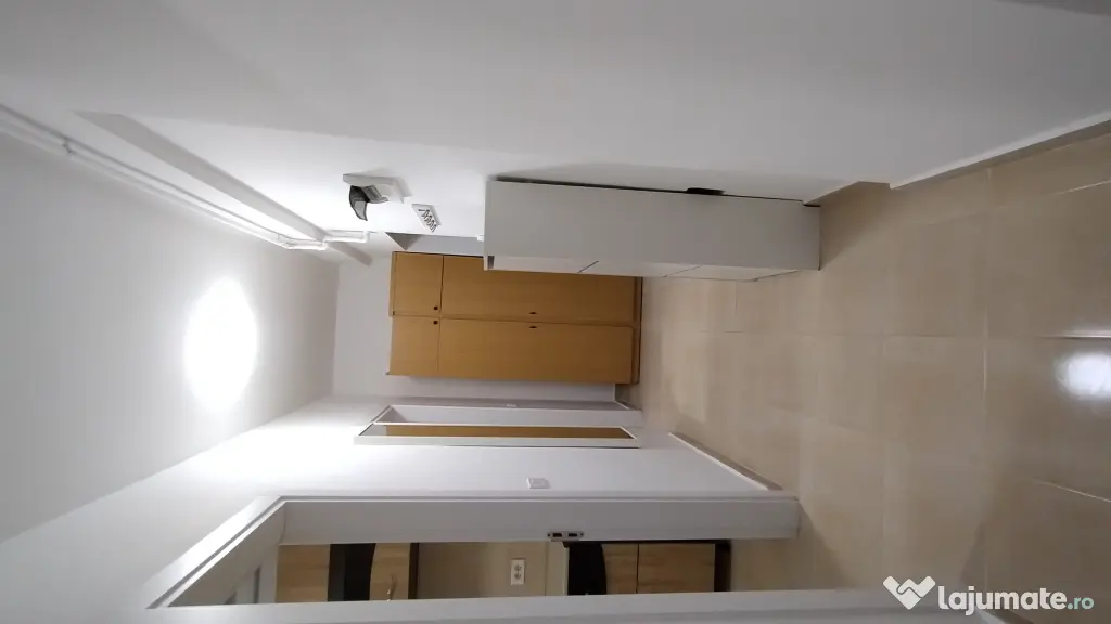METROU ,garsoniera spatioasa,46 m,luminoasa,proprietar,parcare,terasa,mobilata