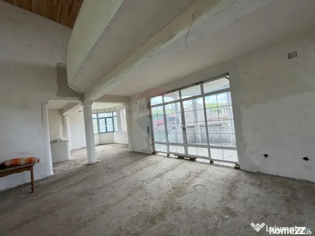 Proprietate spatioasa cu teren generos -în Buciumi /Somc...