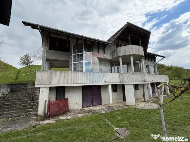 Proprietate spatioasa cu teren generos -în Buciumi /Somc...