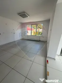 Spațiu comercial la casa in zona Uta