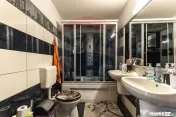 CASA COMPUSA DIN 2 APARTAMENTE, SCHEII BRASOVULUI| COMISI...