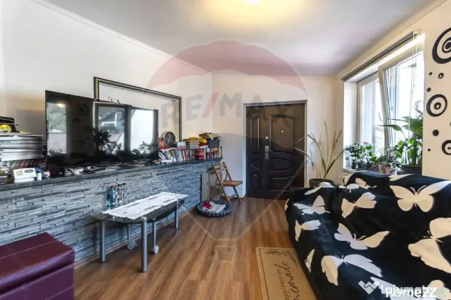 CASA COMPUSA DIN 2 APARTAMENTE, SCHEII BRASOVULUI| COMISI... - Brasov (Brasov)