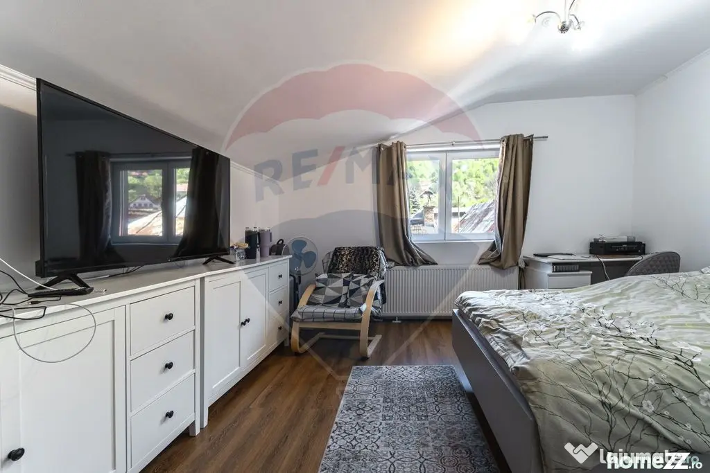CASA COMPUSA DIN 2 APARTAMENTE, SCHEII BRASOVULUI| COMISI... - Brasov (Brasov)