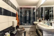CASA COMPUSA DIN 2 APARTAMENTE, SCHEII BRASOVULUI| COMISI... 