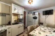 CASA COMPUSA DIN 2 APARTAMENTE, SCHEII BRASOVULUI| COMISI... 
